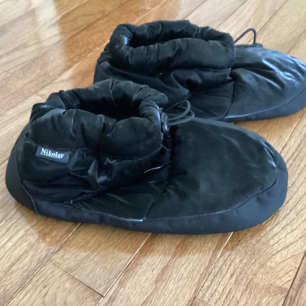 NWOT Nikolay Low Cut Warm-up booties